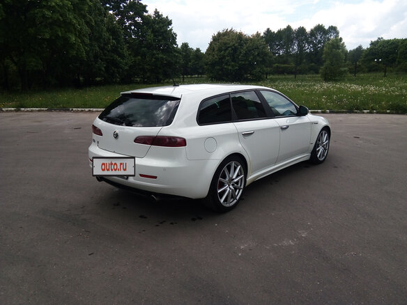 2008 Alfa Romeo 159, белый - вид 2