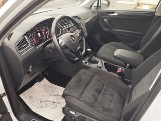 2018 Volkswagen Tiguan II, белый, 2340000 рублей, вид 4
