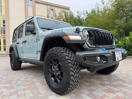 2024 Jeep Wrangler 4xe IV (JL) Рестайлинг, серебристый, 6850000 рублей, вид 1