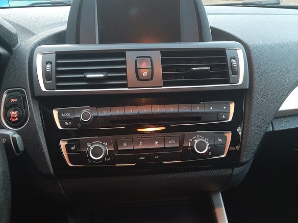 2016 BMW 1 серии 118i II (F20/F21) Рестайлинг, чёрный, 1600000 рублей - вид 11