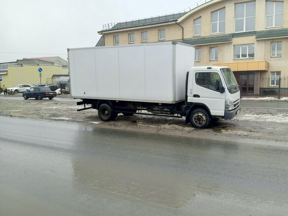 2010 Fuso (Mitsubishi) Canter, белый, 1300000 рублей - вид 2