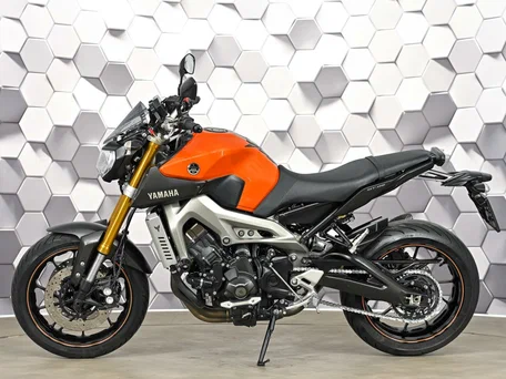 2014 Yamaha MT-09 (FZ-09), оранжевый, 727000 рублей, вид 4