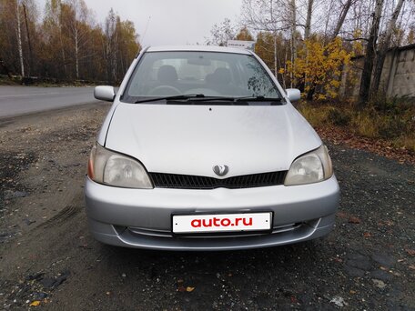 2001 Toyota Platz, серебристый, 245000 рублей, вид 2
