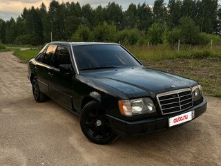 1994 Mercedes-Benz E-Класс 220 I (W124), чёрный, 310000 рублей, вид 3