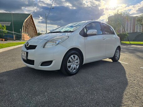 2009 Toyota Vitz II (XP90), белый, 755000 рублей, вид 2