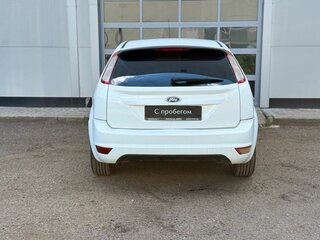 2010 Ford Focus II Рестайлинг, белый, 408000 рублей, вид 4
