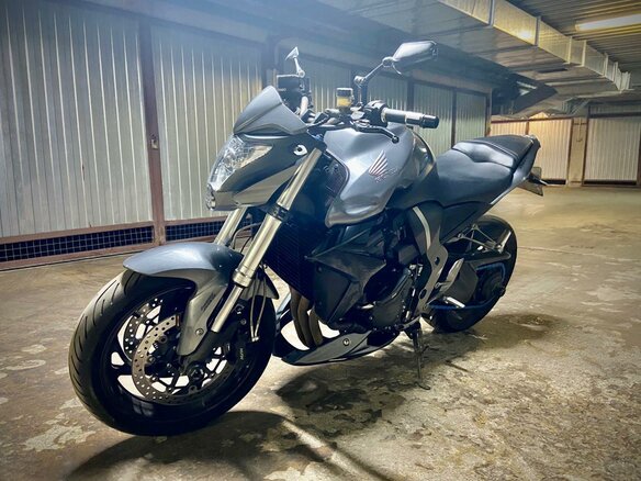 2009 Honda CB 1000R, серый, 650000 рублей - вид 4