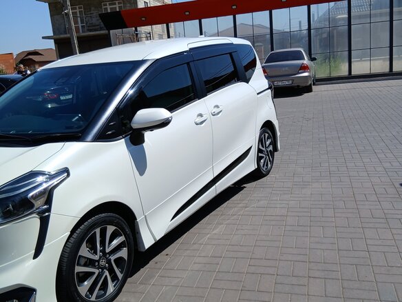 2020 Toyota Sienta II Рестайлинг, белый, 1850000 рублей - вид 18