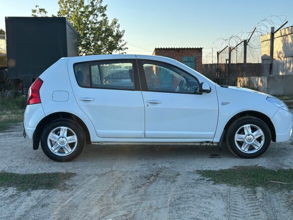 2012 Renault Sandero I, белый, 599000 рублей - вид 20