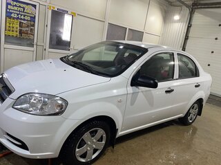2010 Chevrolet Aveo I Рестайлинг, белый, 700000 рублей, вид 1