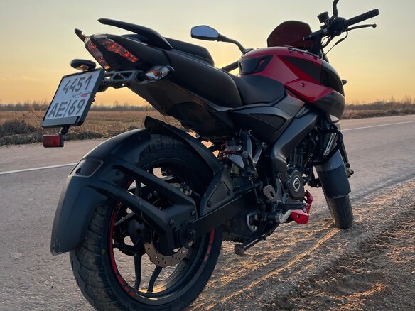 2019 Bajaj Pulsar NS 200, красный, 230000 рублей - вид 3