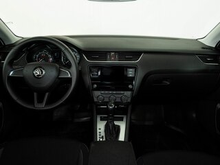 2019 Skoda Octavia III (A7) Рестайлинг, белый, 1790000 рублей, вид 5