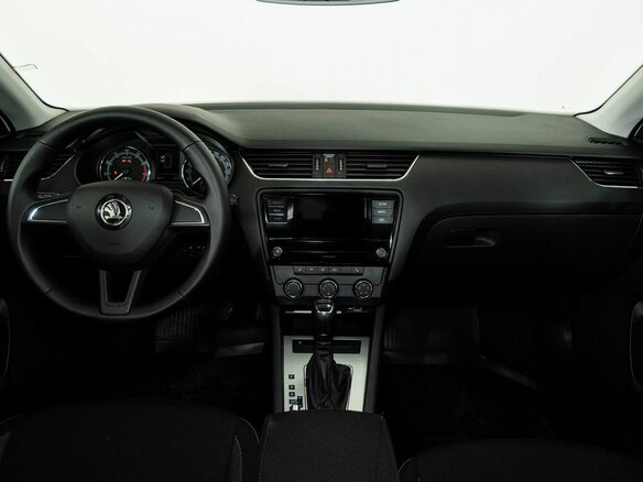 2019 Skoda Octavia III (A7) Рестайлинг, белый, 1730000 рублей - вид 4