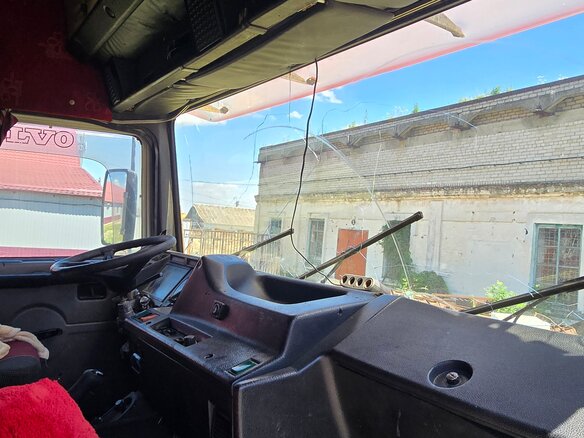 1990 Volvo F-Series, красный, 700000 рублей - вид 6