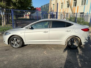 2017 Hyundai Elantra VI (AD), серебристый, 950000 рублей, вид 3