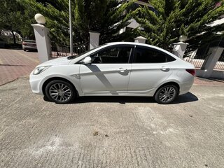 2013 Hyundai Solaris I, белый, 799000 рублей, вид 5