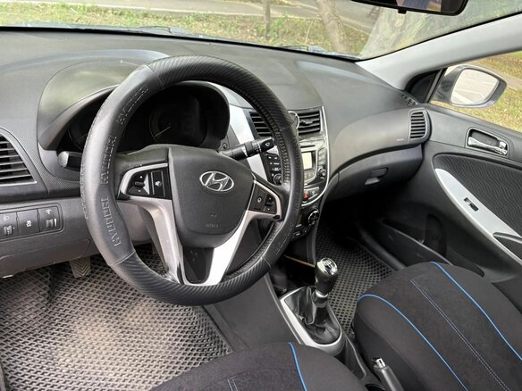 2011 Hyundai Solaris I, бежевый, 400000 рублей - вид 6