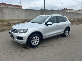 2012 Volkswagen Touareg II, серебристый, 2050000 рублей, вид 2