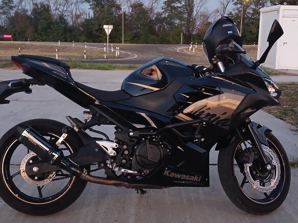 2019 Kawasaki Ninja 400, чёрный, 580000 рублей - вид 2