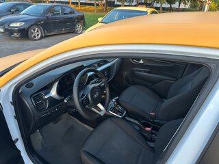 2021 Kia Rio IV Рестайлинг, белый, 1050000 рублей, вид 4