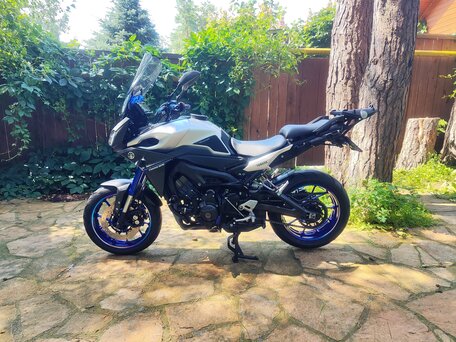2015 Yamaha MT-09 Tracer (FJ-09), серебристый, 850000 рублей, вид 4