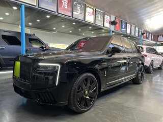 2025 Rolls-Royce Cullinan Black Badge I Рестайлинг (Series II), чёрный, 54709539 рублей, вид 2