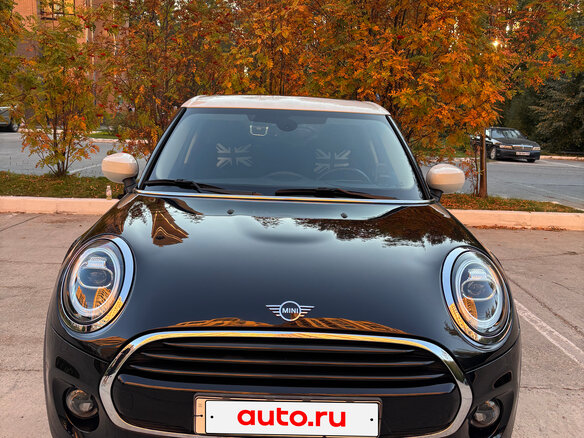 2020 Mini Hatch Cooper III (F55/F56) Рестайлинг, чёрный, 2949000 рублей - вид 1