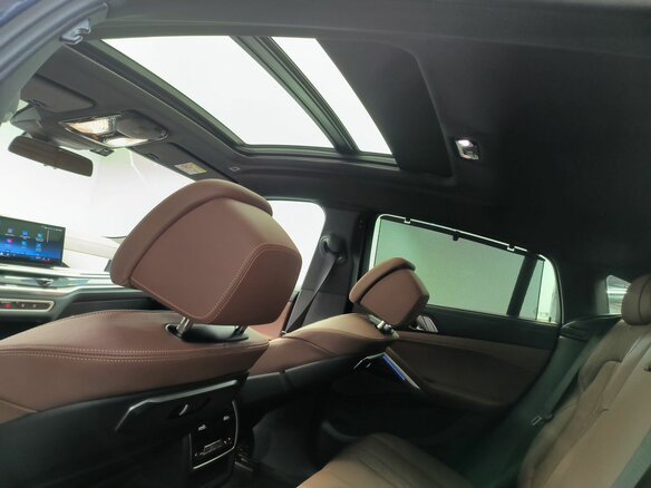 2025 BMW X6 40i III (G06) Рестайлинг, синий, 13450000 рублей - вид 18