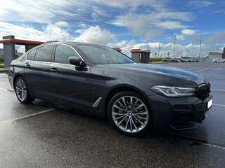 2022 BMW 5 серии 530i xDrive VII (G30/G31/G38) Рестайлинг, серый, 4250000 рублей, вид 4
