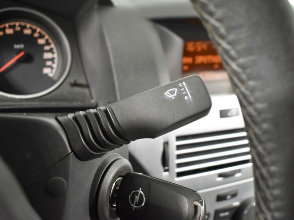 2011 Opel Astra H Рестайлинг, белый - вид 16