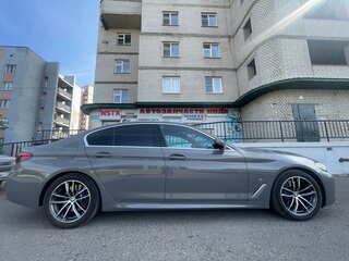2020 BMW 5 серии 523d VII (G30/G31/G38) Рестайлинг, серый, 5150000 рублей, вид 3