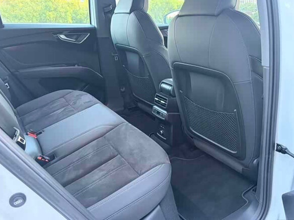 2025 Audi Q4 e-tron 40 I, белый - вид 12