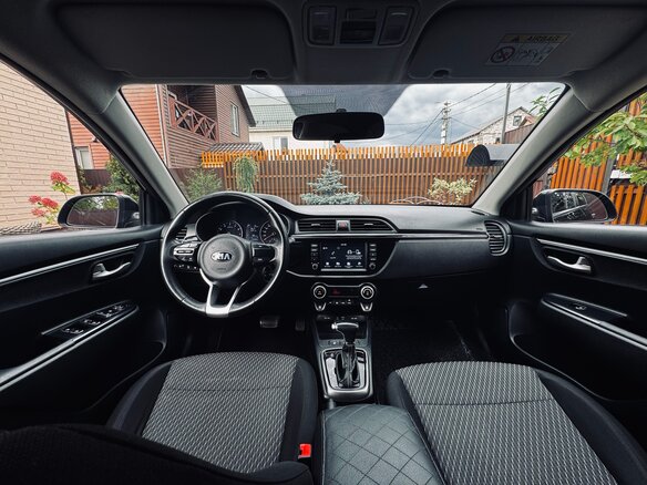 2018 Kia Rio IV, чёрный, 1150000 рублей - вид 9