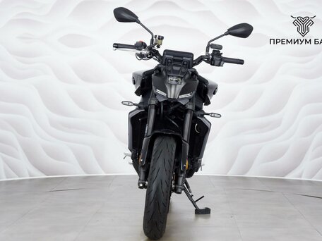 2024 Yamaha MT-09 (FZ-09), чёрный, 1349000 рублей, вид 4
