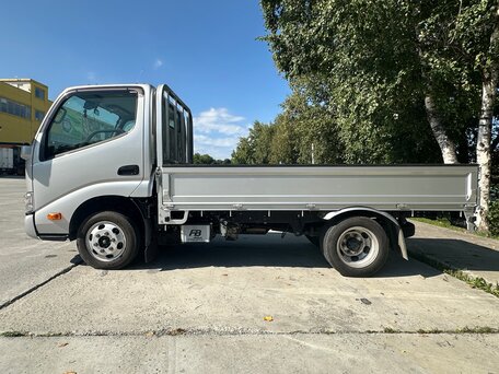 2021 Toyota Dyna, серебристый, 5000000 рублей, вид 1