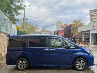 2017 Honda Stepwgn V, синий, 2050000 рублей, вид 3