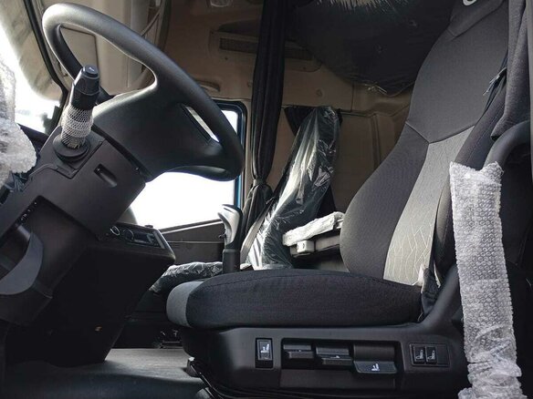 2023 IVECO-Hongyan 6x4 (CQ4256), синий, 3269695 рублей - вид 6
