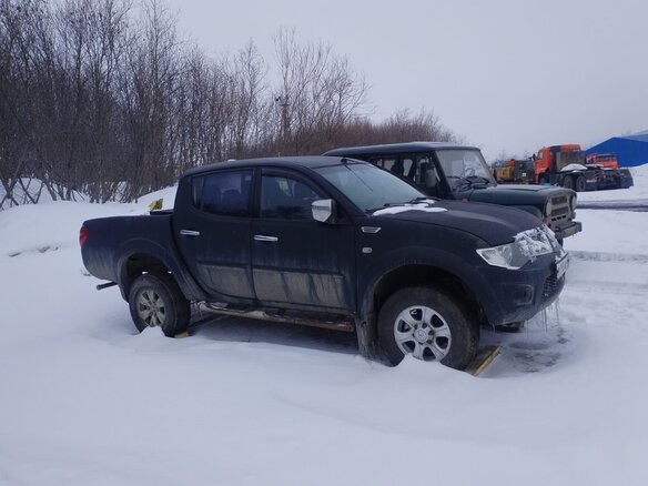 2011 Mitsubishi L200 IV, серый - вид 2