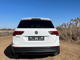 2020 Volkswagen Tiguan II, белый, 2000000 рублей, вид 3