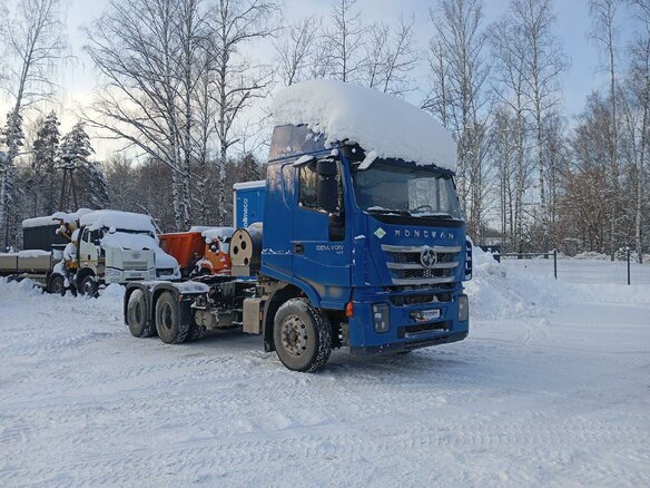 2023 IVECO-Hongyan 6x4 (CQ4256), синий, 3882450 рублей - вид 1