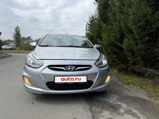 2013 Hyundai Solaris I, серебристый, 660000 рублей, вид 5