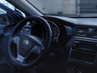 2016 Kia Rio III Рестайлинг, чёрный, 450000 рублей, вид 4