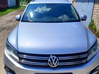 2016 Volkswagen Tiguan I Рестайлинг, серебристый, 1700000 рублей, вид 2