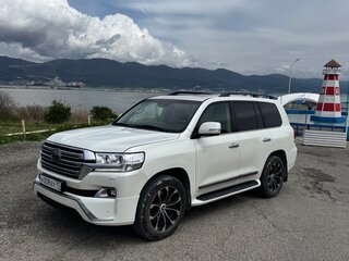 2016 Toyota Land Cruiser 200 Series Рестайлинг 2, белый, 5300000 рублей, вид 1