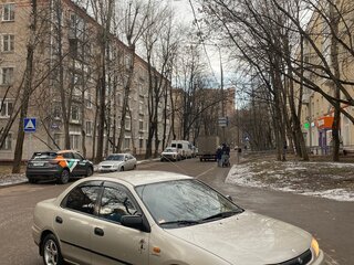 1997 Mazda 323 V (BA), бежевый, 250000 рублей, вид 3