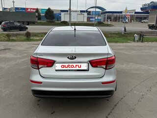 2015 Kia Rio III Рестайлинг, серебристый, 1100000 рублей, вид 5