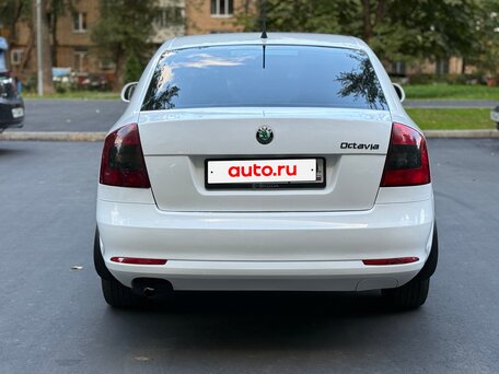 2011 Skoda Octavia II (A5) Рестайлинг, белый, 466666 рублей, вид 5