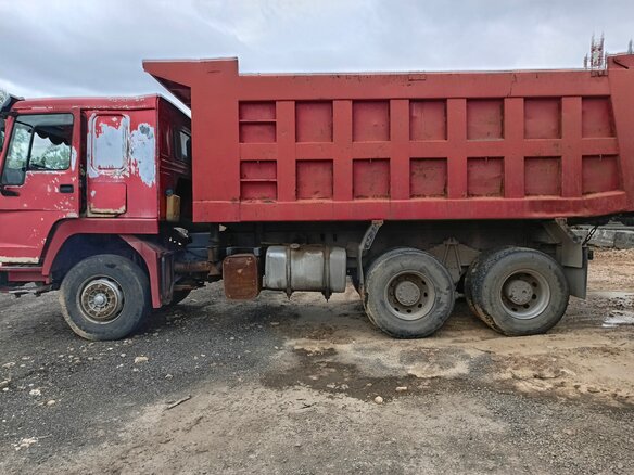 2007 Sinotruk Howo A5, красный, 900000 рублей - вид 5
