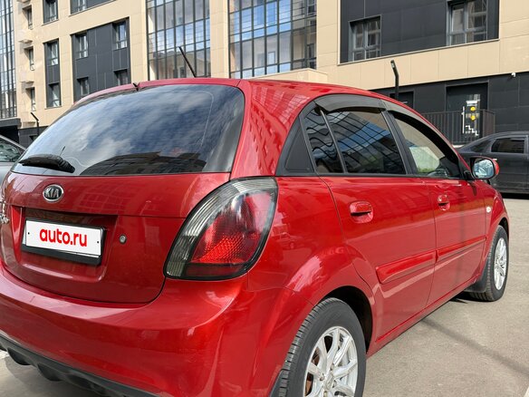 2011 Kia Rio II Рестайлинг, красный, 750000 рублей - вид 3