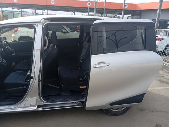 2017 Toyota Sienta II, серебристый, 1450000 рублей - вид 10